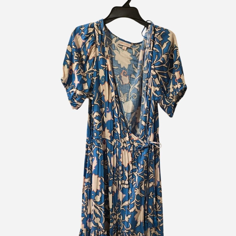 Blue and beige floral print dress with tie waist and short sleeves